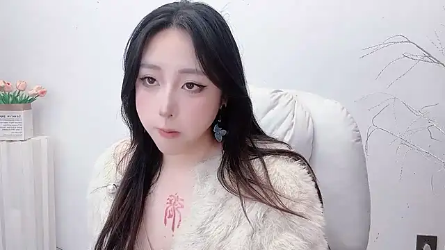 Love-hanzaizai718 online show from 11/03/25, 07:46