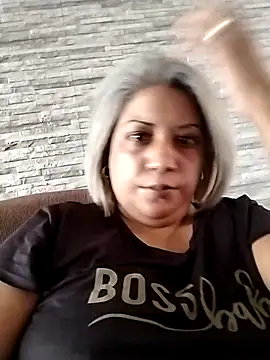 Snapshot of IndianLara chatting on 11/24/25, 05:18 IndianLara online show from 11/24/25, 05:18