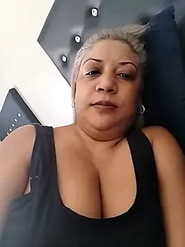 Snapshot of IndianLara chatting on 11/19/25, 05:29 IndianLara online show from 11/19/25, 05:29