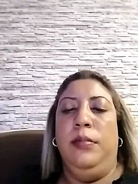 Snapshot of IndianLara chatting on 11/01/25, 12:06 IndianLara online show from 11/01/25, 12:06