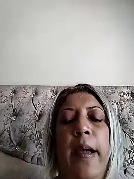 Snapshot of IndianLara chatting on 04/02/26, 11:39 IndianLara online show from 04/02/26, 11:39