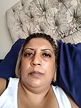 Snapshot of IndianLara chatting on 03/12/26, 01:04 IndianLara online show from 03/12/26, 01:04