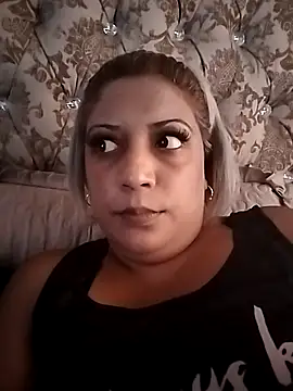 Snapshot of IndianLara chatting on 03/16/26, 02:32 IndianLara online show from 03/16/26, 02:32