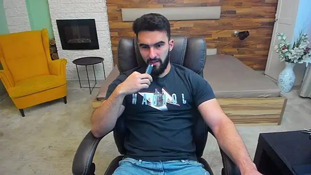 Snapshot of MicahLane chatting on 11/17/25, 05:33 MicahLane online show from 11/17/25, 05:33