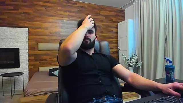 Snapshot of MicahLane chatting on 12/01/25, 06:03 MicahLane online show from 12/01/25, 06:03