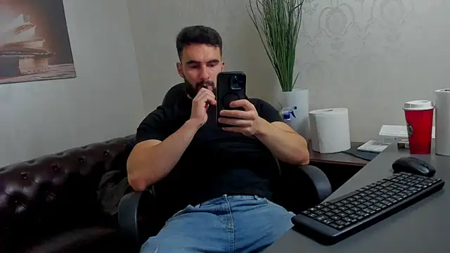 Snapshot of MicahLane chatting on 10/30/25, 05:17 MicahLane online show from 10/30/25, 05:17