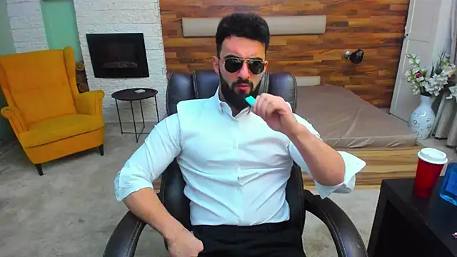 Snapshot of MicahLane chatting on 12/16/25, 05:44 MicahLane online show from 12/16/25, 05:44