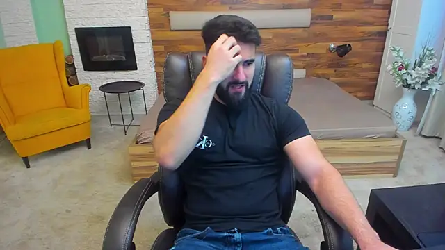 Snapshot of MicahLane chatting on 11/16/25, 05:45 MicahLane online show from 11/16/25, 05:45