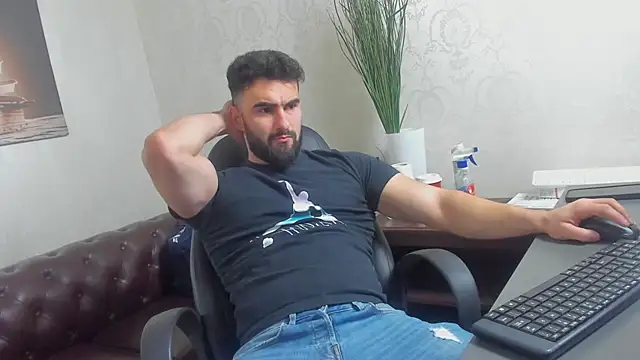 Snapshot of MicahLane chatting on 10/28/25, 05:29 MicahLane online show from 10/28/25, 05:29