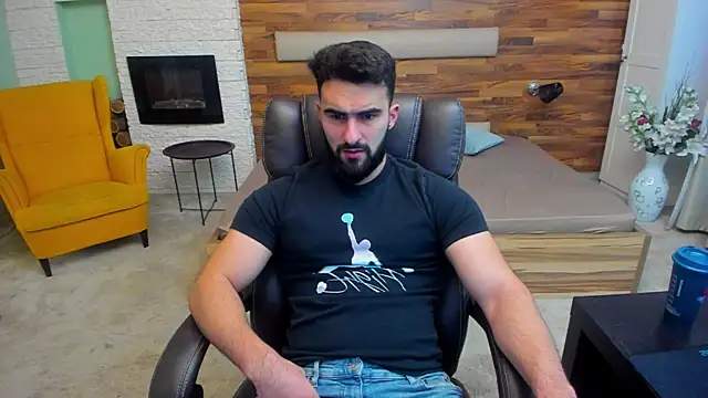 Snapshot of MicahLane chatting on 11/15/25, 05:22 MicahLane online show from 11/15/25, 05:22