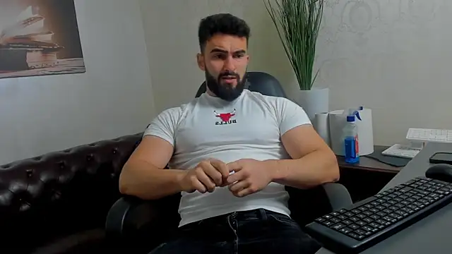 Snapshot of MicahLane chatting on 11/01/25, 05:36 MicahLane online show from 11/01/25, 05:36