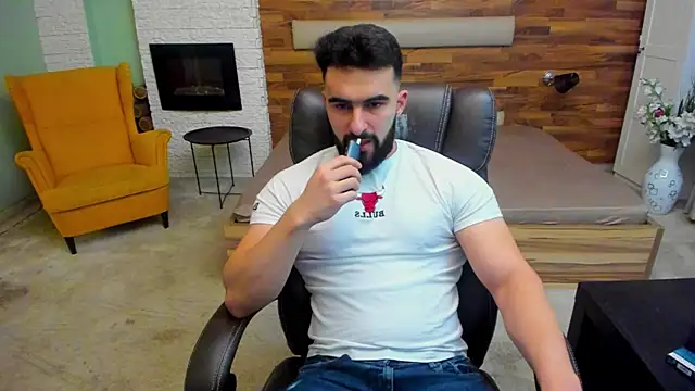 Snapshot of MicahLane chatting on 11/21/25, 05:06 MicahLane online show from 11/21/25, 05:06