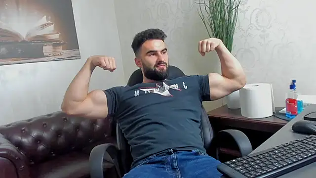 Snapshot of MicahLane chatting on 10/29/25, 05:28 MicahLane online show from 10/29/25, 05:28