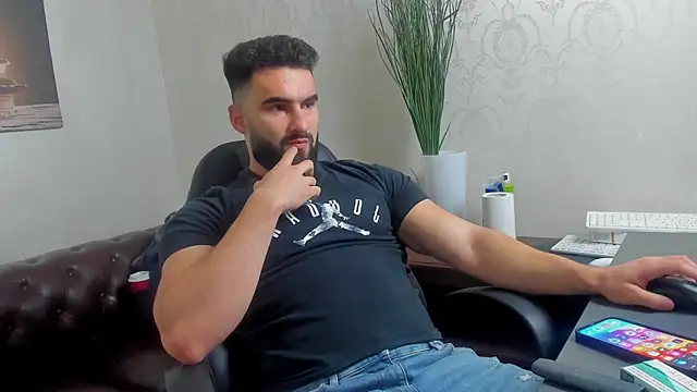 Snapshot of MicahLane chatting on 10/25/25, 04:33 MicahLane online show from 10/25/25, 04:33