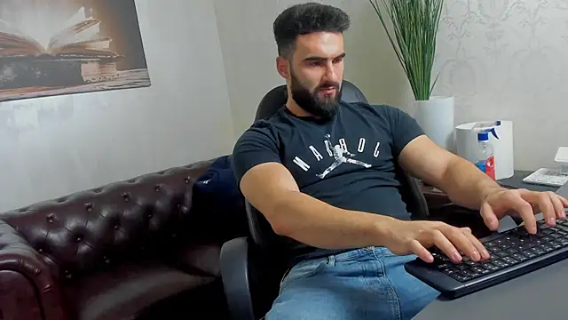 Snapshot of MicahLane chatting on 11/02/25, 05:45 MicahLane online show from 11/02/25, 05:45