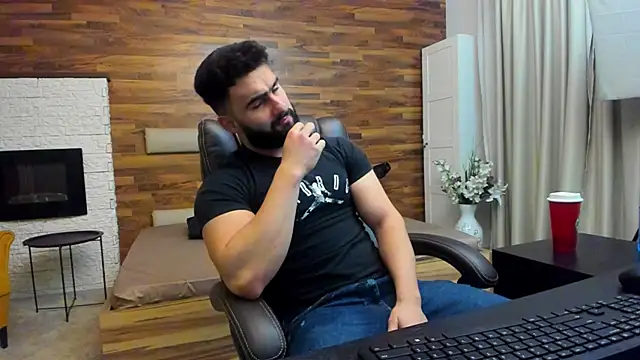 Snapshot of MicahLane chatting on 11/25/25, 04:57 MicahLane online show from 11/25/25, 04:57