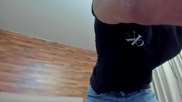 Snapshot of MicahLane chatting on 01/07/26, 05:56 MicahLane online show from 01/07/26, 05:56