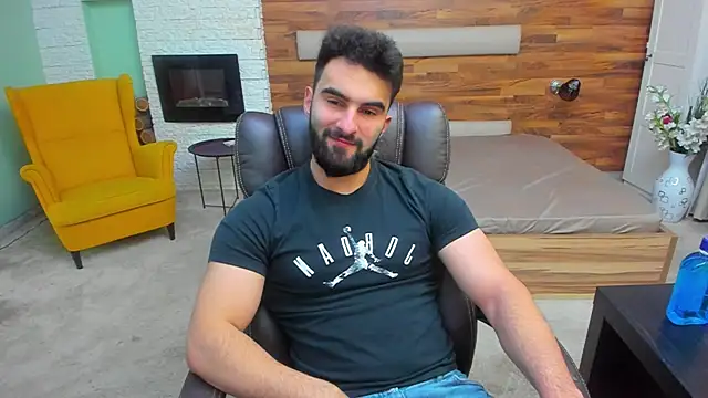 Snapshot of MicahLane chatting on 12/19/25, 05:10 MicahLane online show from 12/19/25, 05:10