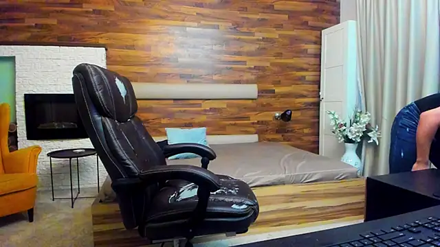 Snapshot of MicahLane chatting on 12/05/25, 05:50 MicahLane online show from 12/05/25, 05:50