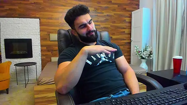 Snapshot of MicahLane chatting on 12/04/25, 05:50 MicahLane online show from 12/04/25, 05:50