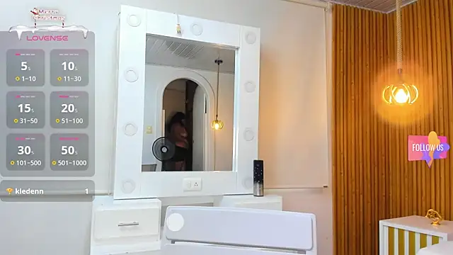 Hanna curvy  online show from 11/06/25, 11:36