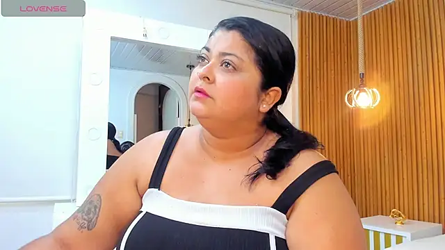 Hanna curvy  online show from 11/05/25, 11:13