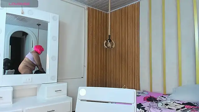 Hanna curvy  online show from 10/25/25, 11:09