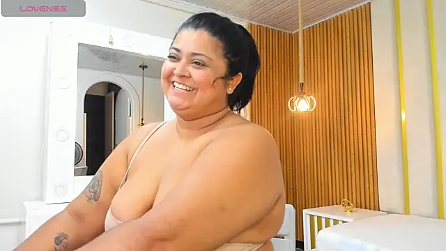 Hanna curvy  online show from 11/04/25, 12:09