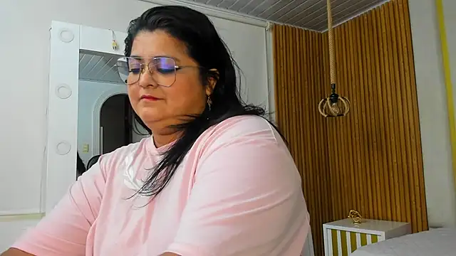 Hanna curvy  online show from 11/16/25, 11:59