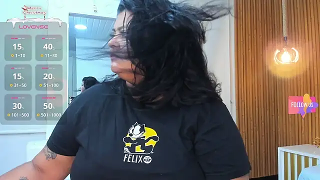 Hanna curvy  online show from 11/26/25, 11:10