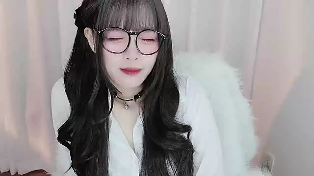 Snapshot of -zhuzhu-999- chatting on 06/11/26, 12:32 -zhuzhu-999- online show from 06/11/26, 12:32