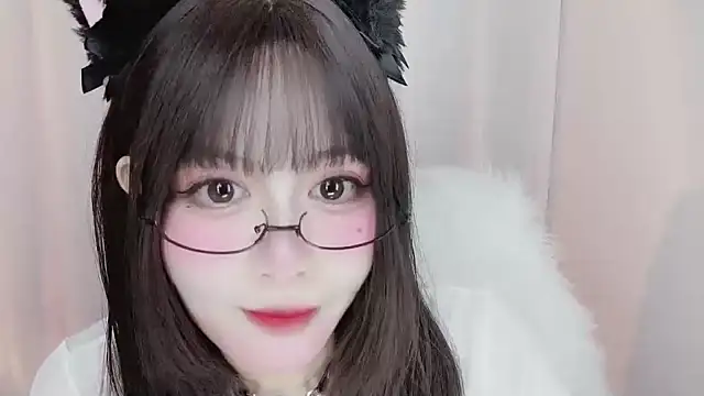 Snapshot of -zhuzhu-999- chatting on 07/05/26, 05:53 -zhuzhu-999- online show from 07/05/26, 05:53
