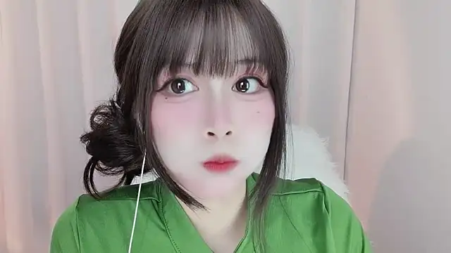 Snapshot of -zhuzhu-999- chatting on 06/10/26, 03:57 -zhuzhu-999- online show from 06/10/26, 03:57