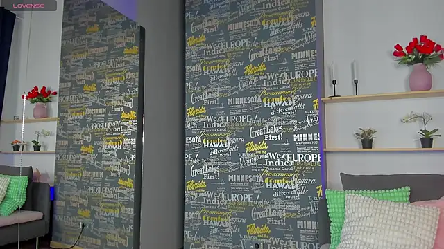 DemmiLove online show from 11/25/25, 08:42