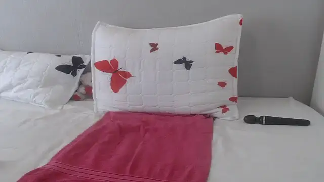 Snapshot of CocoCaramel-X chatting on 12/15/25, 07:58 CocoCaramel-X online show from 12/15/25, 07:58