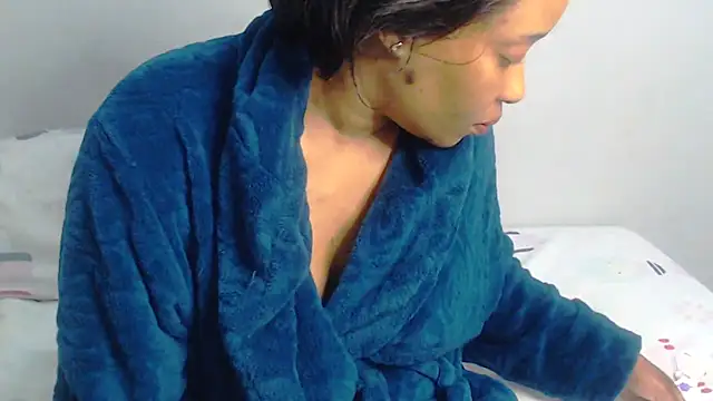 Snapshot of CocoCaramel-X chatting on 12/04/25, 04:11 CocoCaramel-X online show from 12/04/25, 04:11