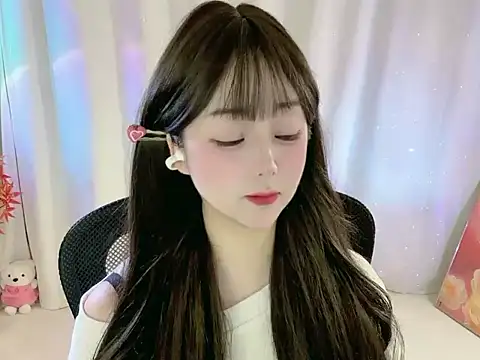 Clover zizi online show from 10/29/25, 09:19