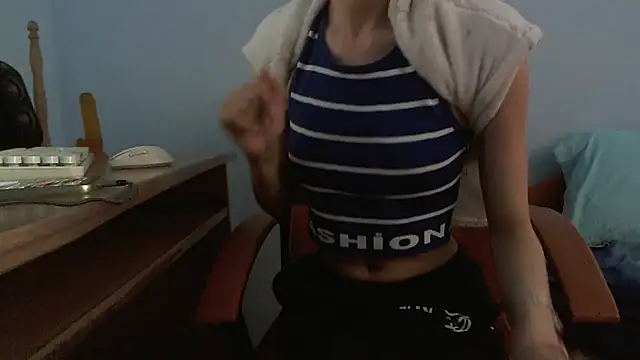 Snapshot of andreea713 chatting on 05/22/26, 01:53 andreea713 online show from 05/22/26, 01:53