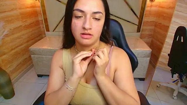 Snapshot of rachel_r_ chatting on 10/23/25, 01:43 rachel r online show from 10/23/25, 01:43