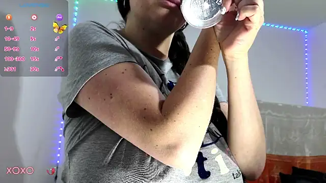 Snapshot of harper1brown chatting on 10/31/25, 11:18 harper1brown online show from 10/31/25, 11:18