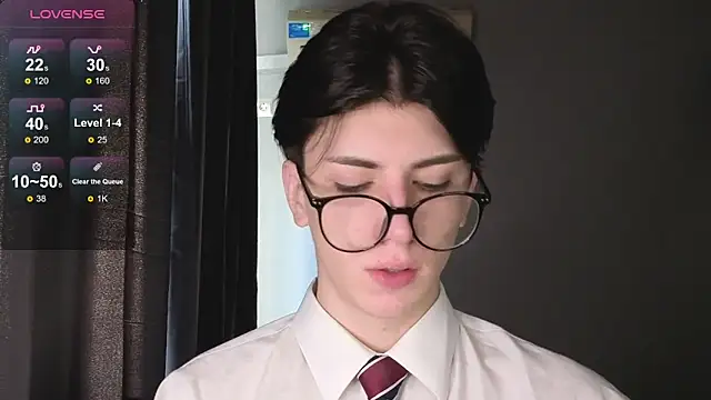 Oliver star boy  online show from 11/28/25, 11:54