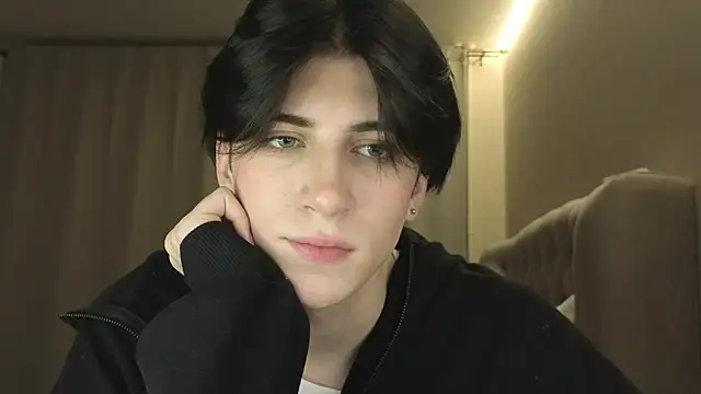 Oliver star boy  online show from 03/15/26, 08:38