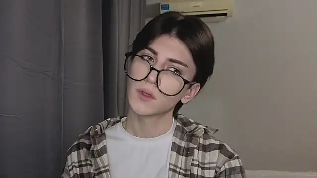 Oliver star boy  online show from 11/12/25, 06:34