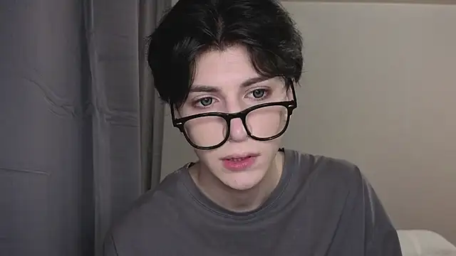 Oliver star boy  online show from 10/28/25, 05:12