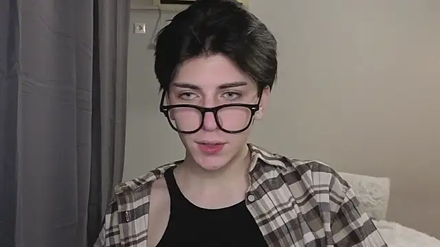 Oliver star boy  online show from 10/27/25, 05:47