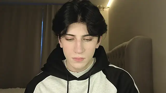 Snapshot of Oliver_star_boy_ chatting on 02/26/26, 02:50 Oliver star boy online show from 02/26/26, 02:50