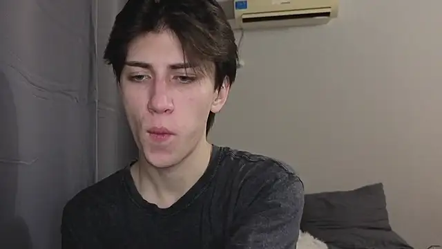 Oliver star boy  online show from 11/10/25, 04:23