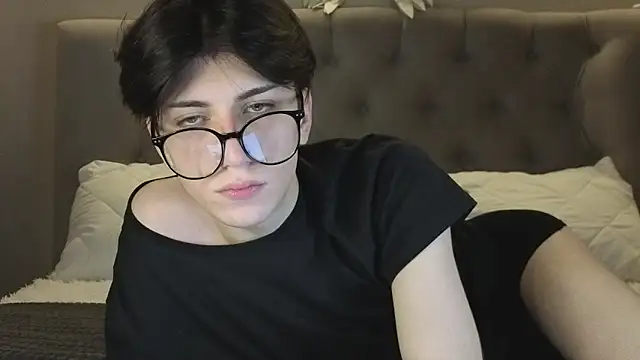 Snapshot of Oliver_star_boy_ chatting on 01/09/26, 01:29 Oliver star boy online show from 01/09/26, 01:29