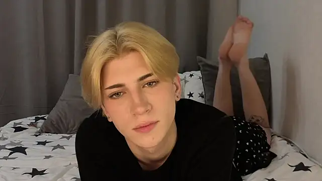 Snapshot of Oliver_star_boy_ chatting on 05/03/26, 05:16 Oliver star boy online show from 05/03/26, 05:16