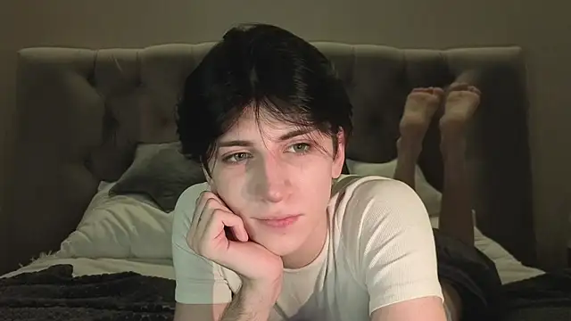 Snapshot of Oliver_star_boy_ chatting on 02/11/26, 05:13 Oliver star boy online show from 02/11/26, 05:13